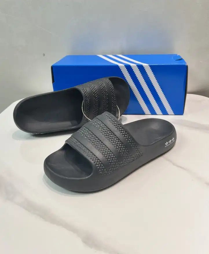 hype Adidas slippers