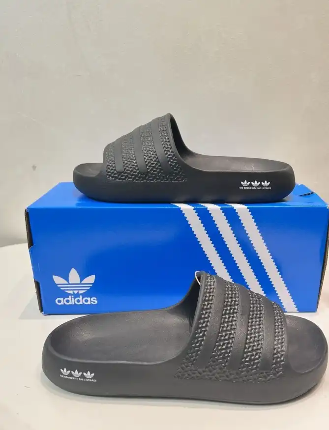 hype Adidas slippers