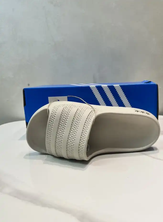 hype Adidas slippers