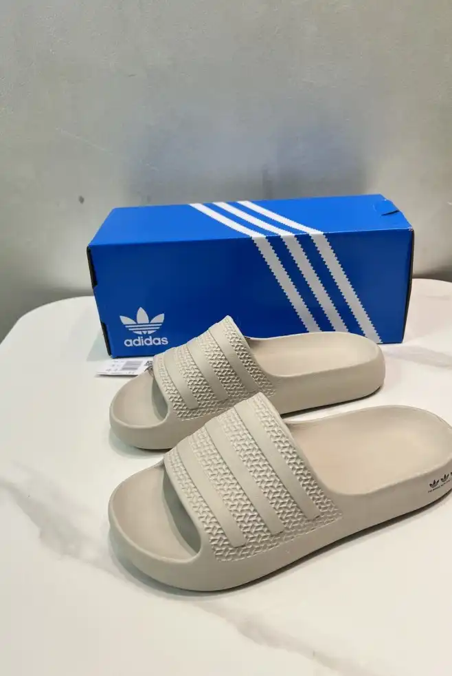 hype Adidas slippers