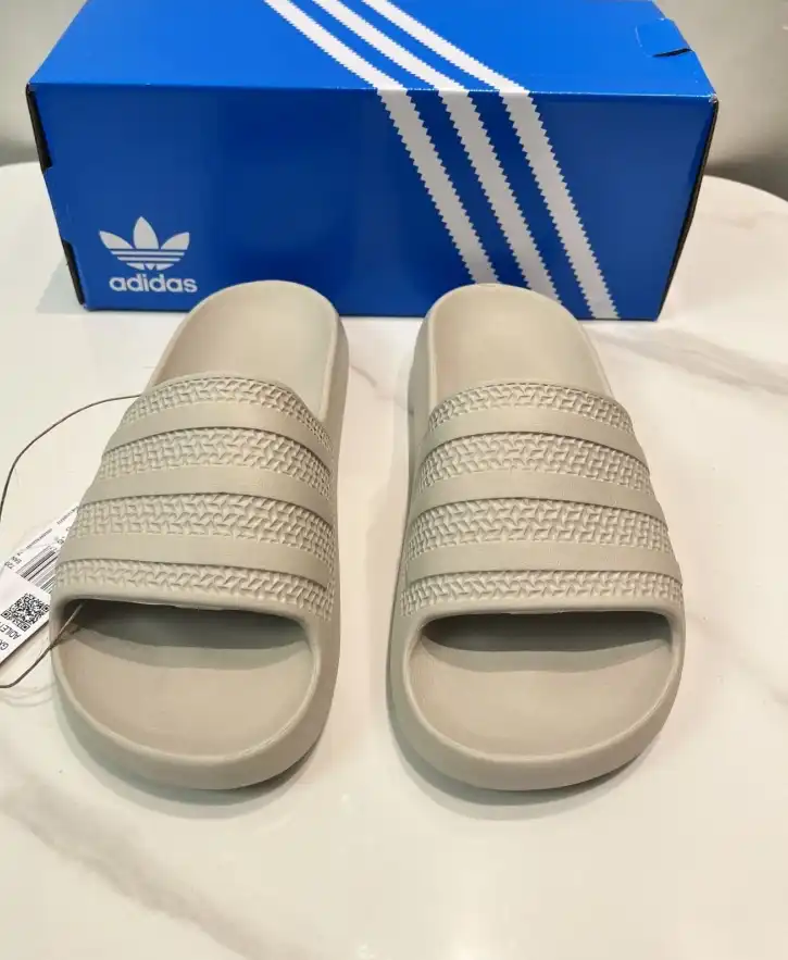 hype Adidas slippers