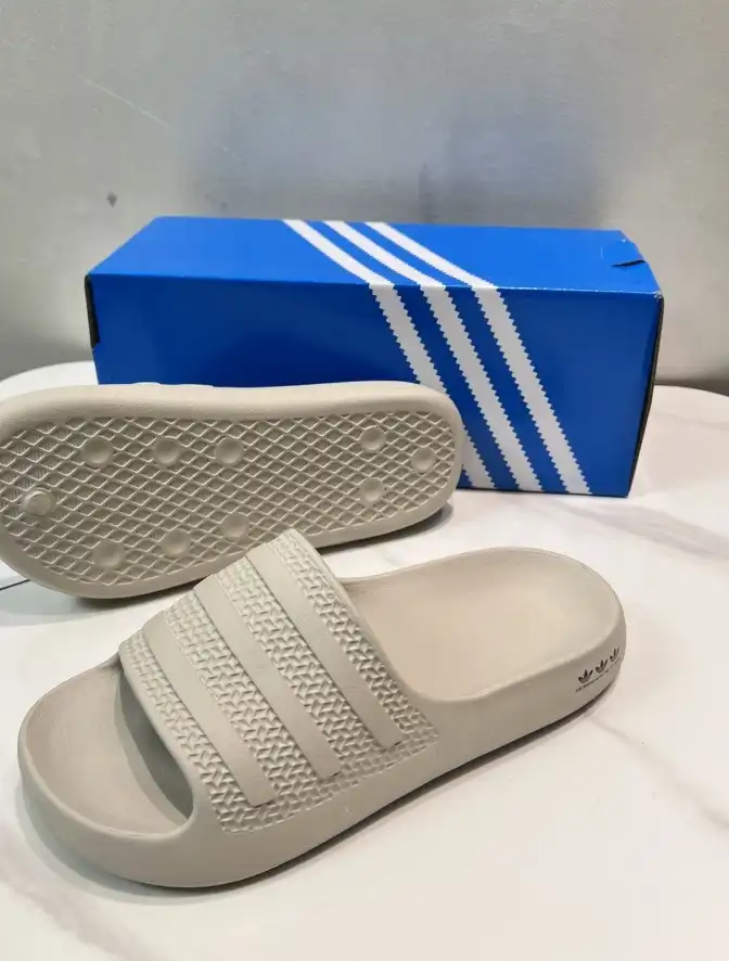 hype Adidas slippers