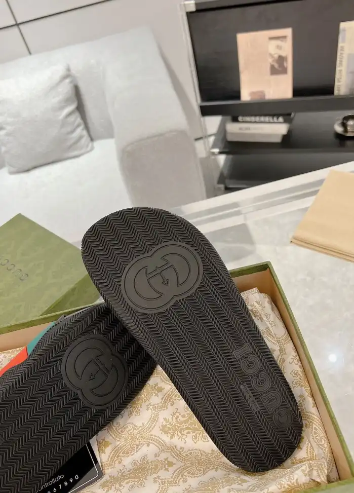 hype Gucci Slippers