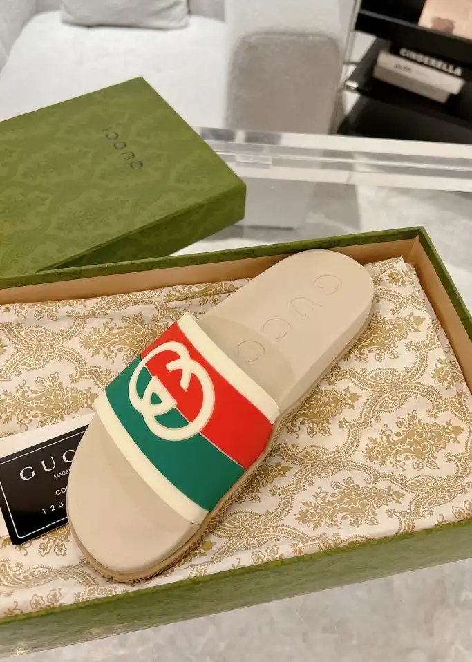 hype Gucci Slippers