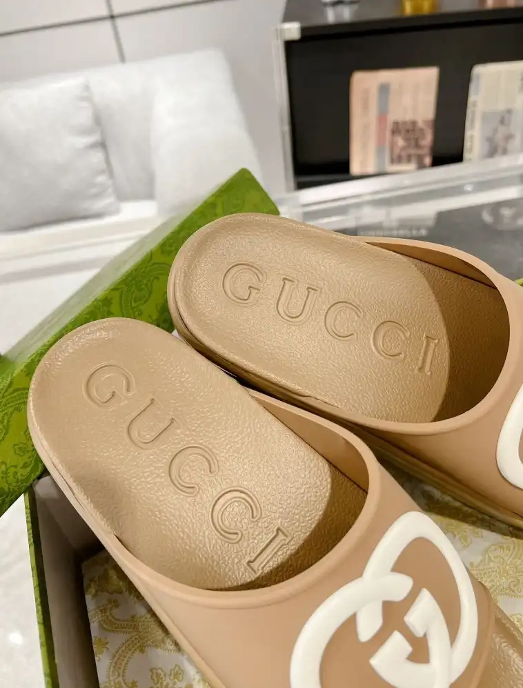 hype Gucci Slippers