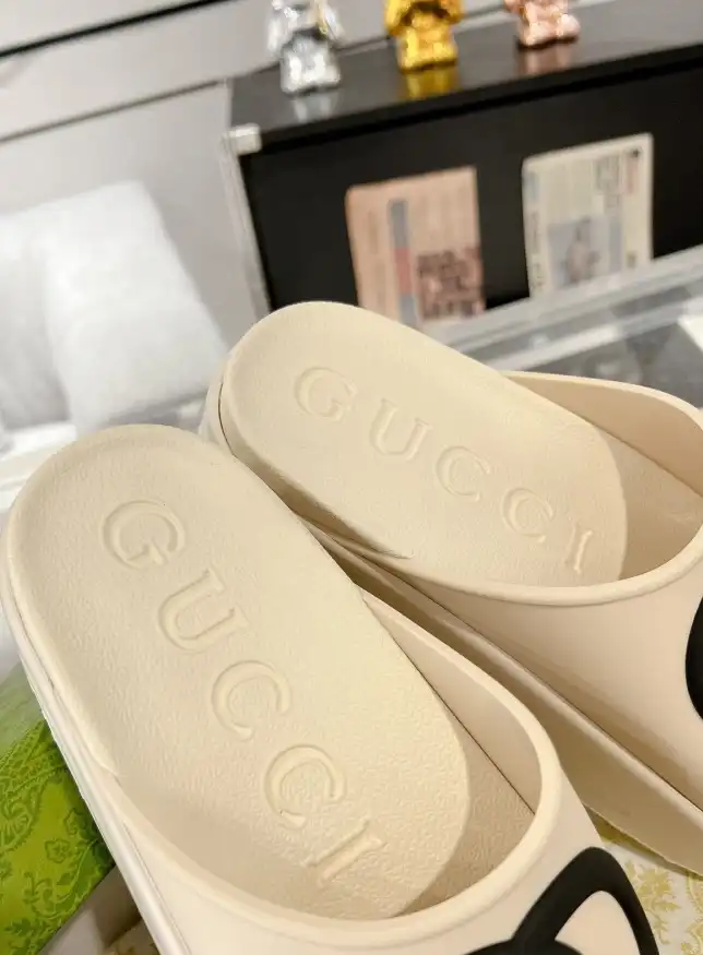 hype Gucci Slippers