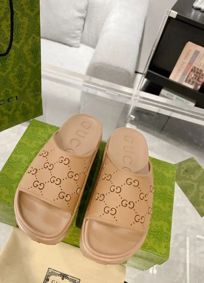 hype Gucci Slippers