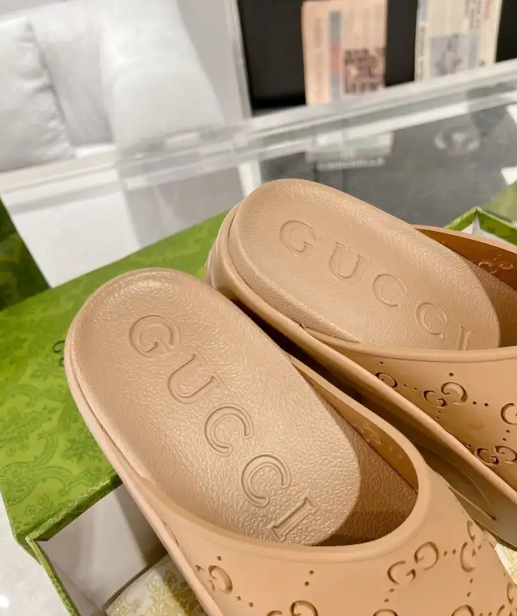 hype Gucci Slippers