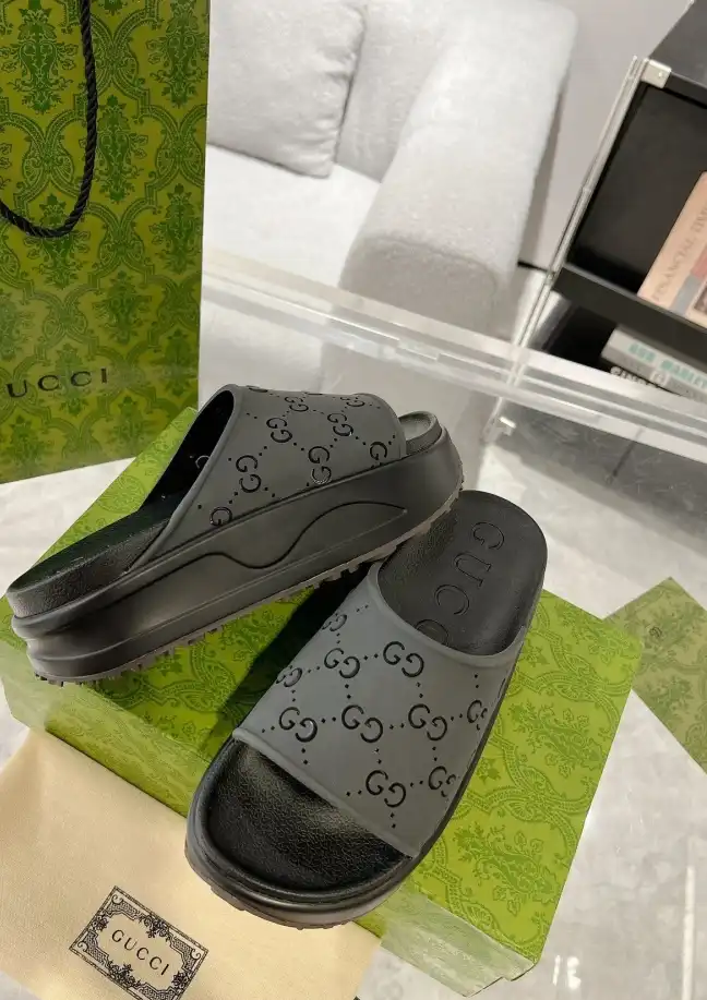 hype Gucci Slippers