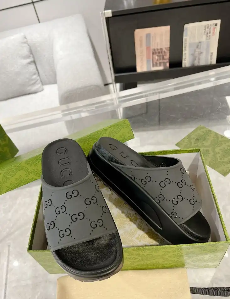 hype Gucci Slippers