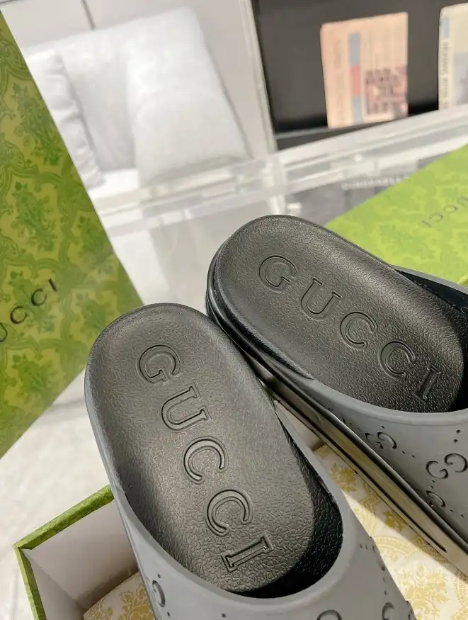 hype Gucci Slippers