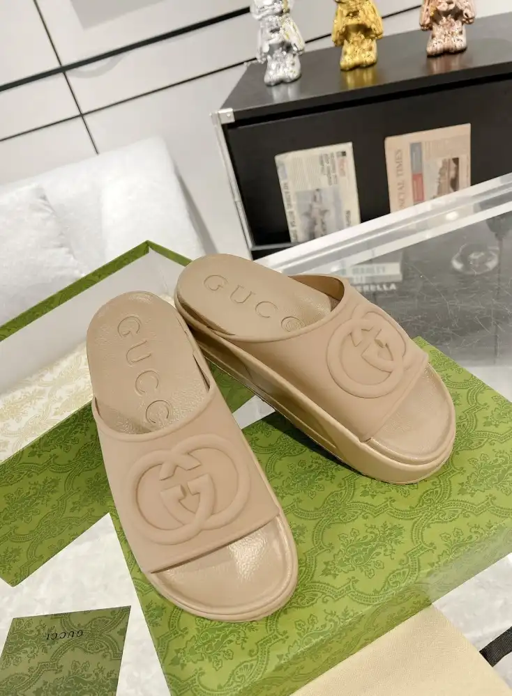 hype Gucci Slippers