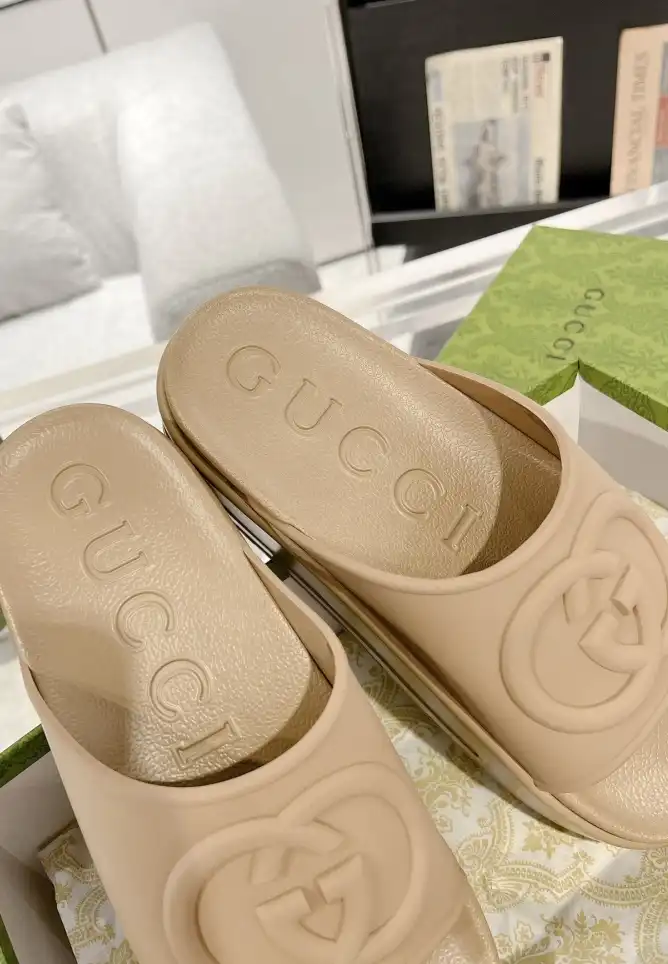 hype Gucci Slippers