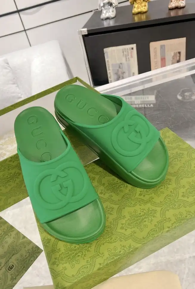 hype Gucci Slippers