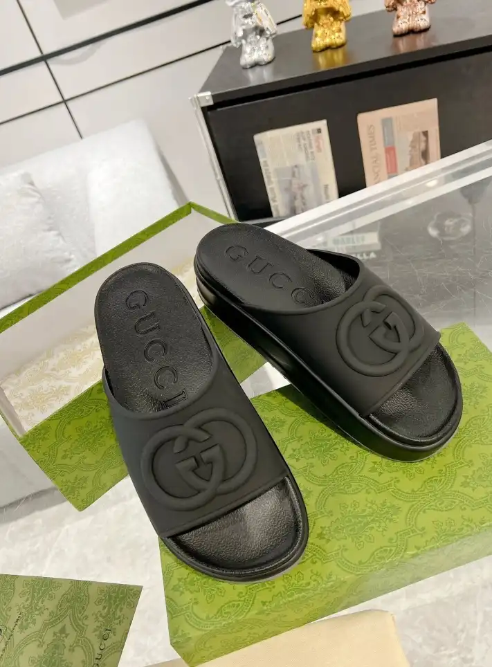 hype Gucci Slippers