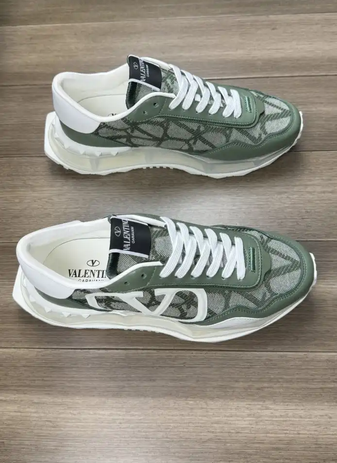 hype Valentino Sneakers