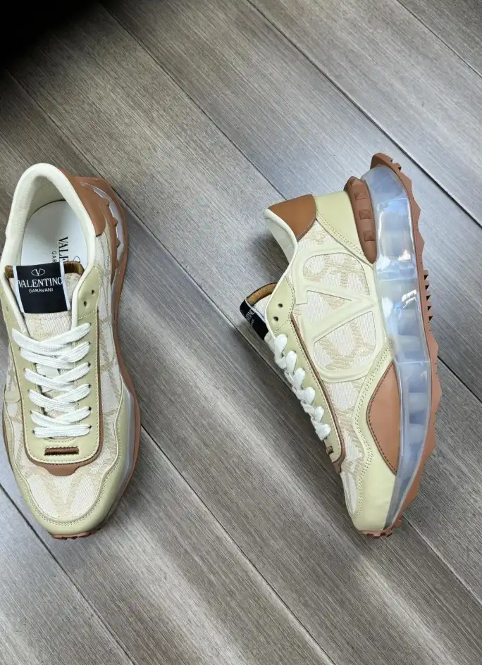 hype Valentino Sneakers