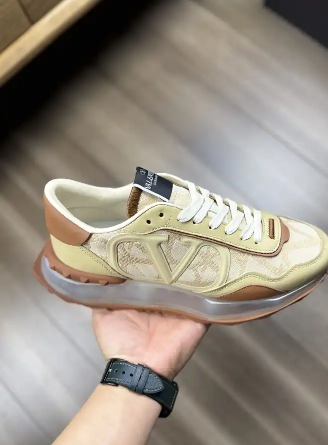 hype Valentino Sneakers