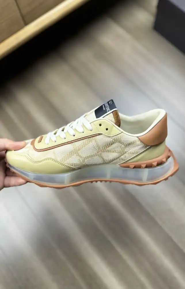 hype Valentino Sneakers