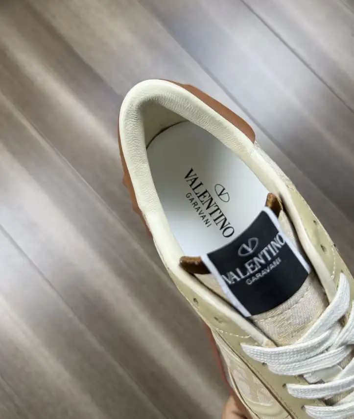 hype Valentino Sneakers