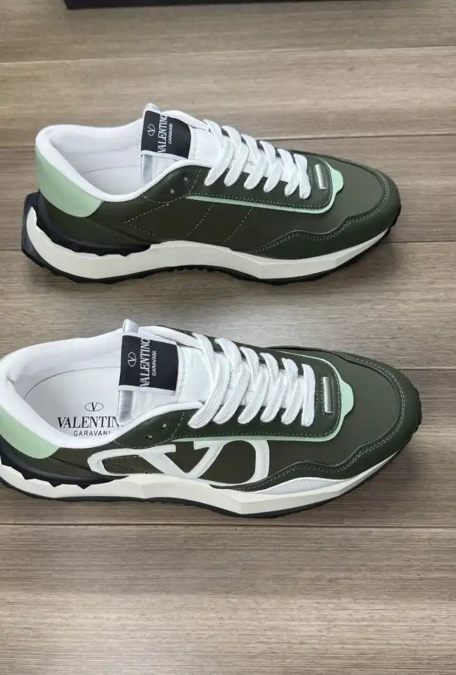 hype Valentino Sneakers