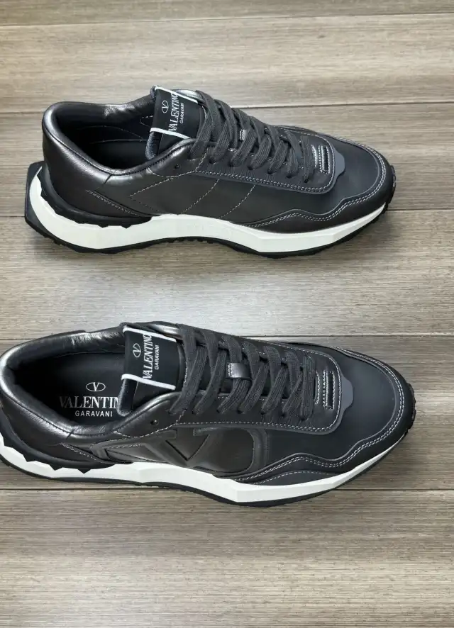 hype Valentino Sneakers