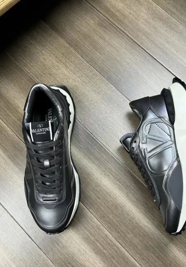 hype Valentino Sneakers