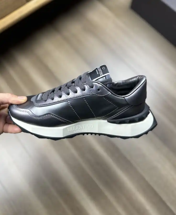 hype Valentino Sneakers