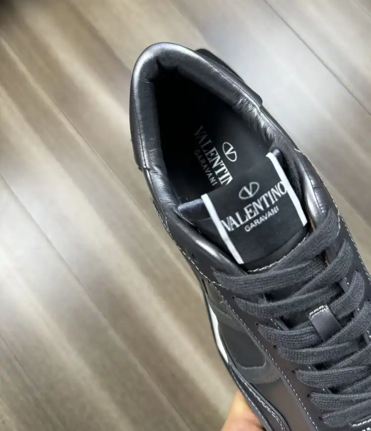 hype Valentino Sneakers