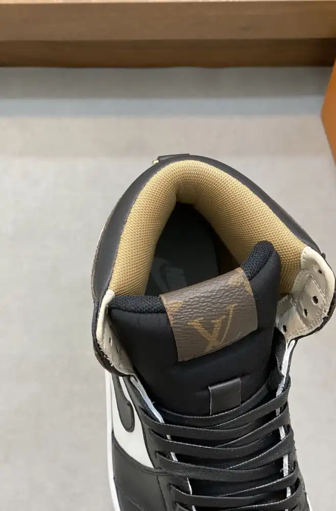 hype Louis Vuitton Sneakers