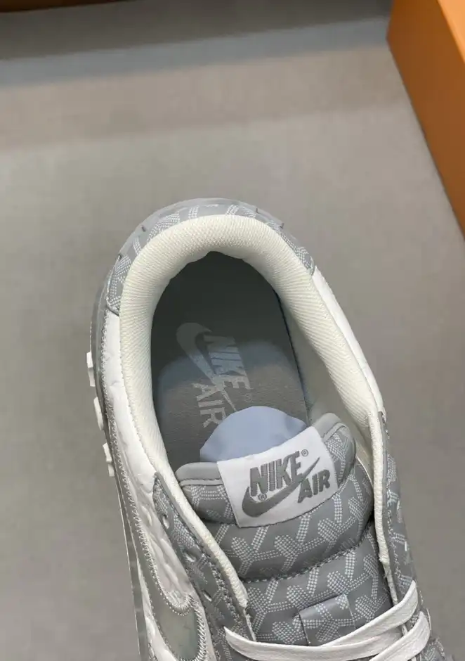 hype Louis Vuitton Sneakers