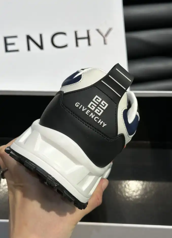 hype Givenchy Sneakers