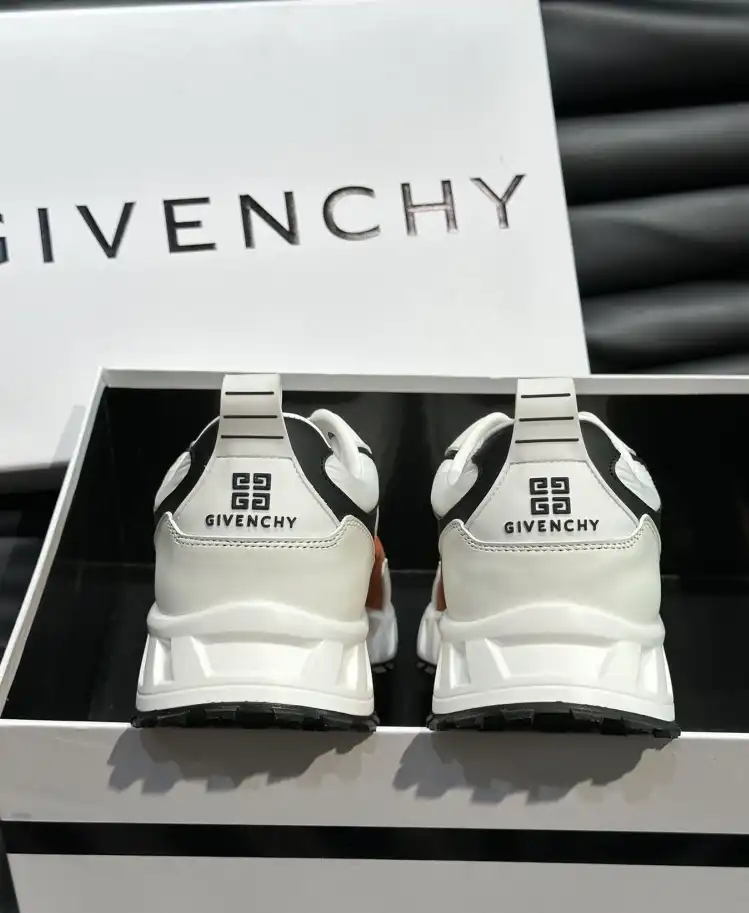 hype Givenchy Sneakers