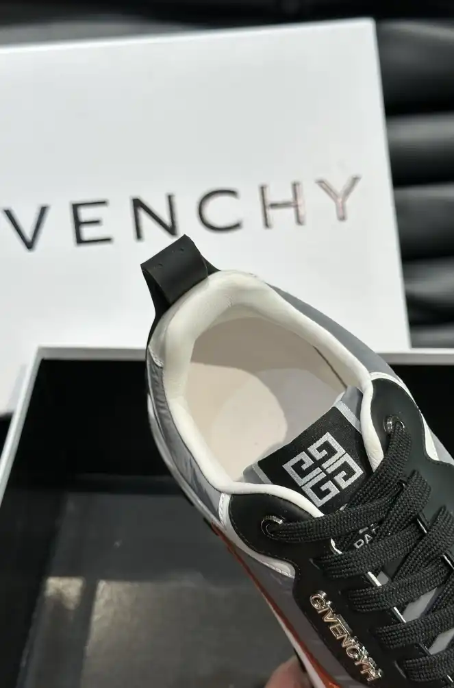 hype Givenchy Sneakers