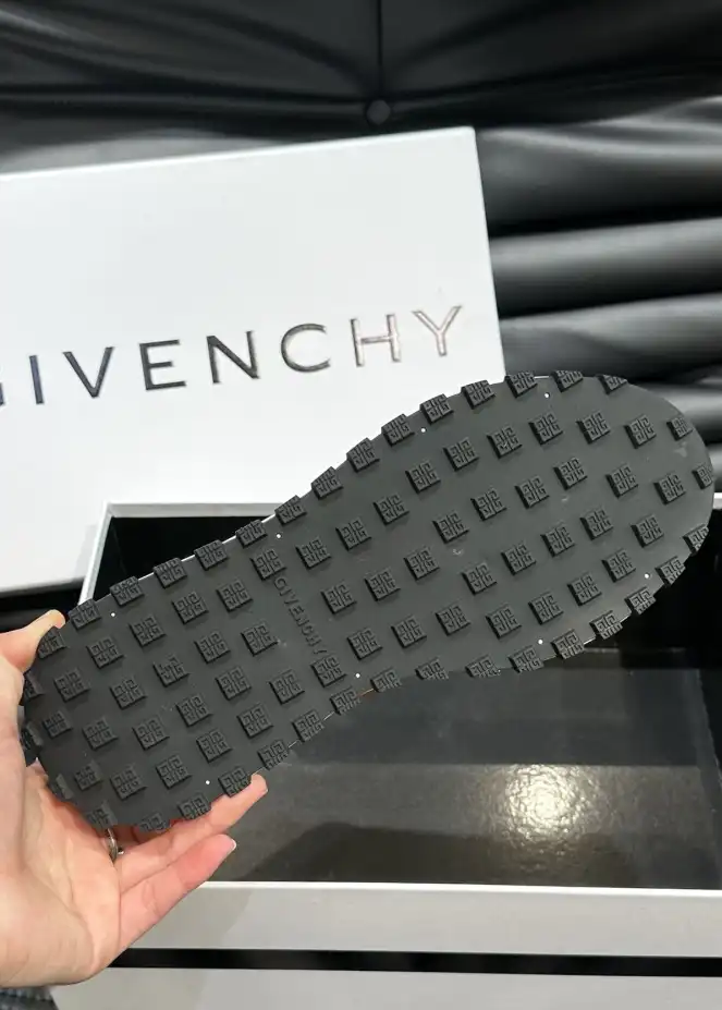 hype Givenchy Sneakers