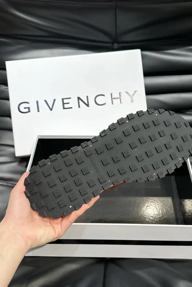 hype Givenchy Sneakers