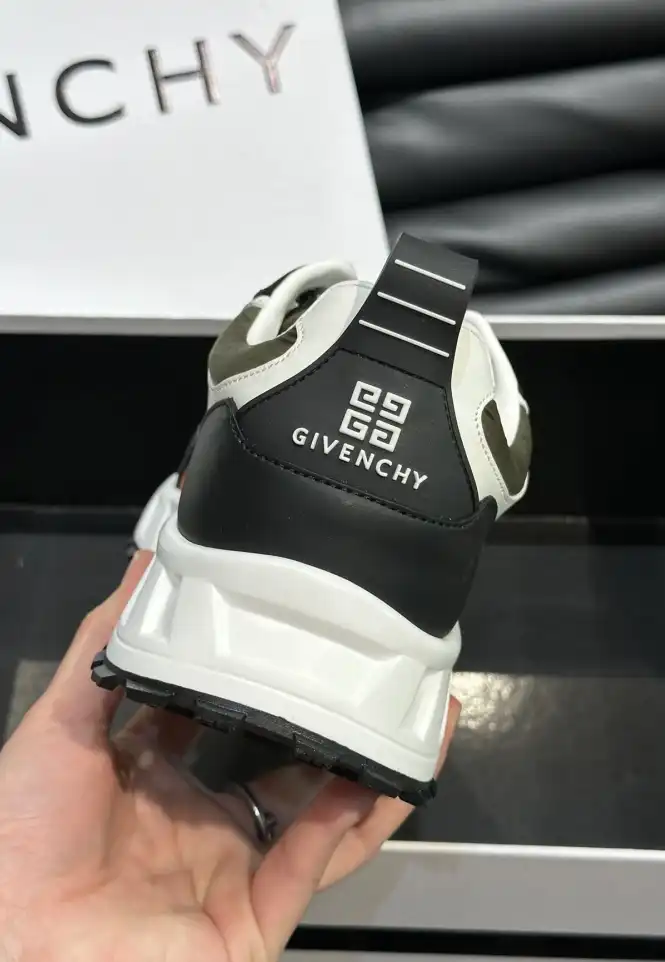 hype Givenchy Sneakers