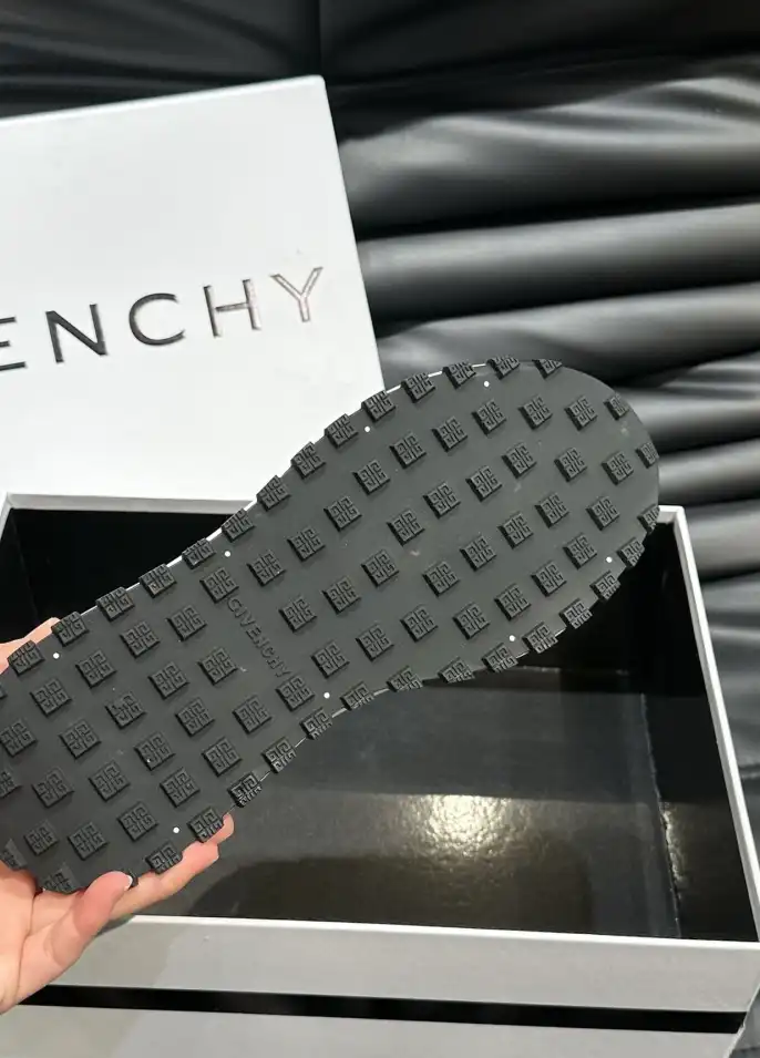 hype Givenchy Sneakers