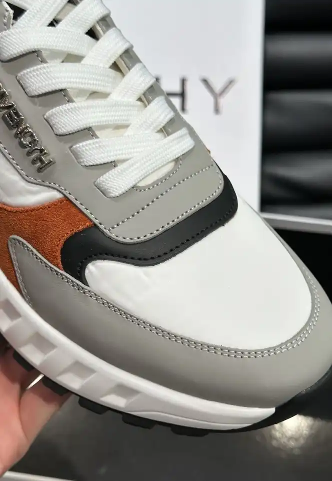 hype Givenchy Sneakers