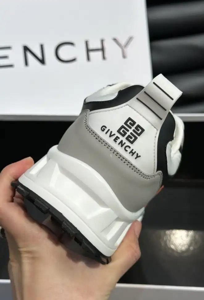 hype Givenchy Sneakers