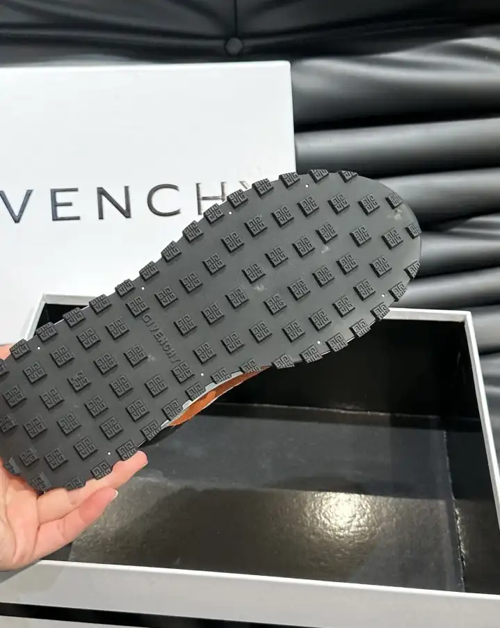 hype Givenchy Sneakers