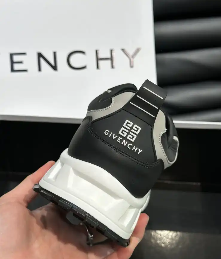 hype Givenchy Sneakers