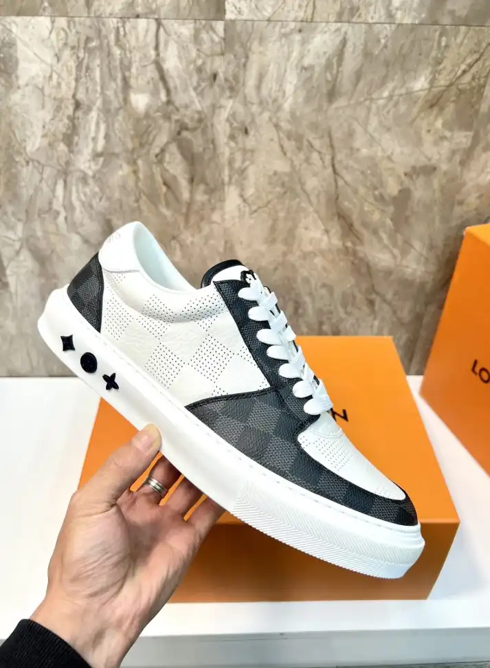 hype Louis Vuitton Sneakers