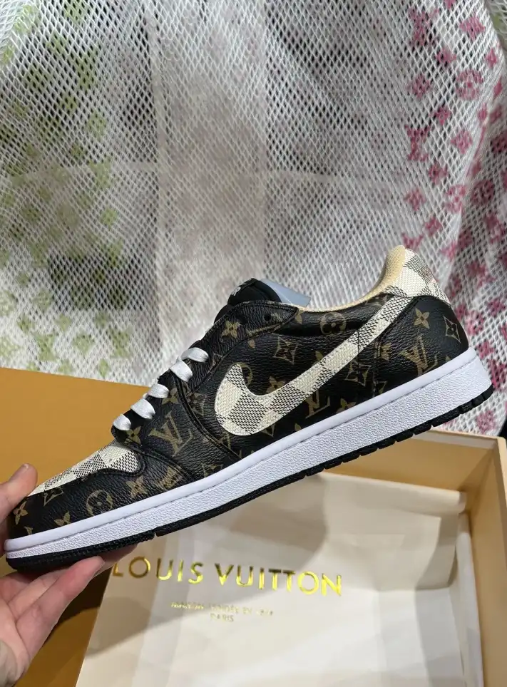 hype Louis Vuitton Sneakers