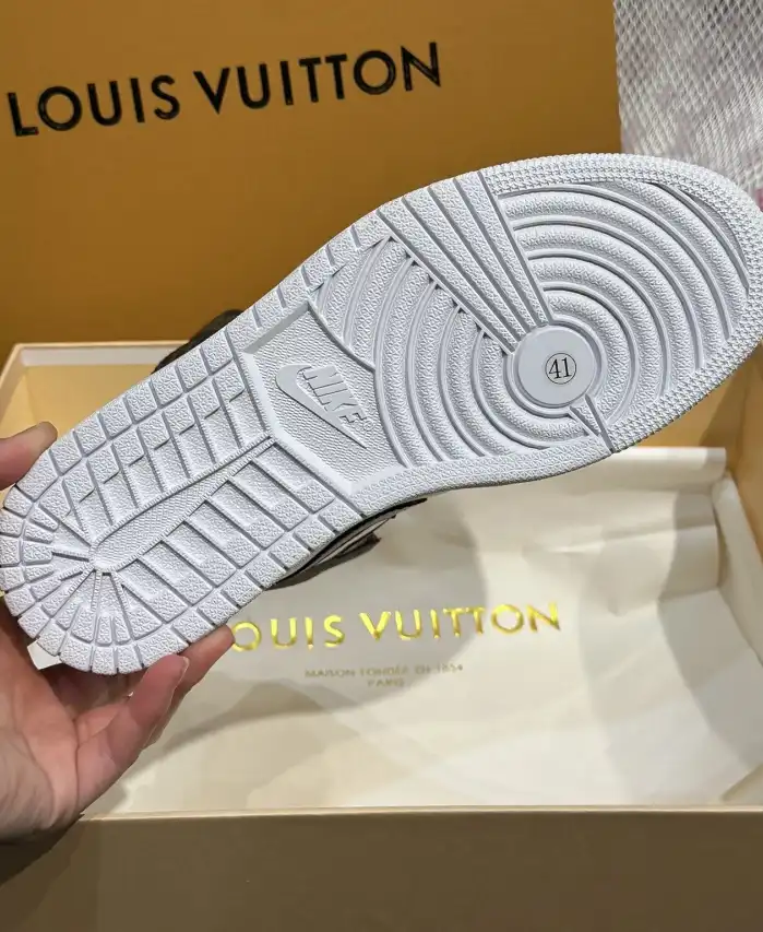 hype Louis Vuitton Sneakers