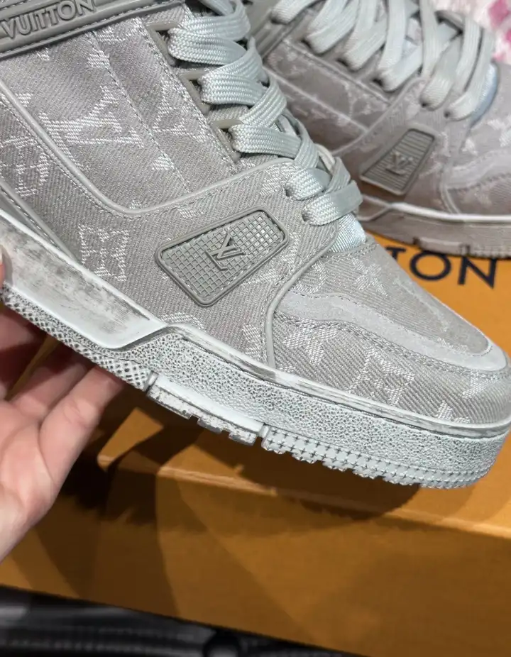 hype Louis Vuitton Sneakers