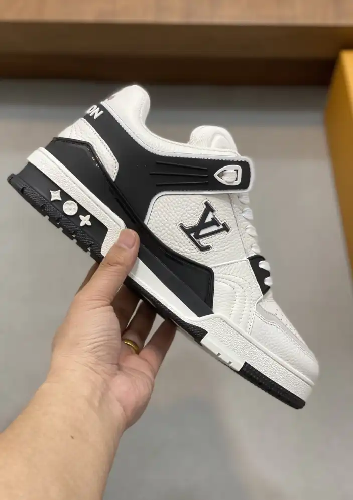 hype Louis Vuitton Sneakers