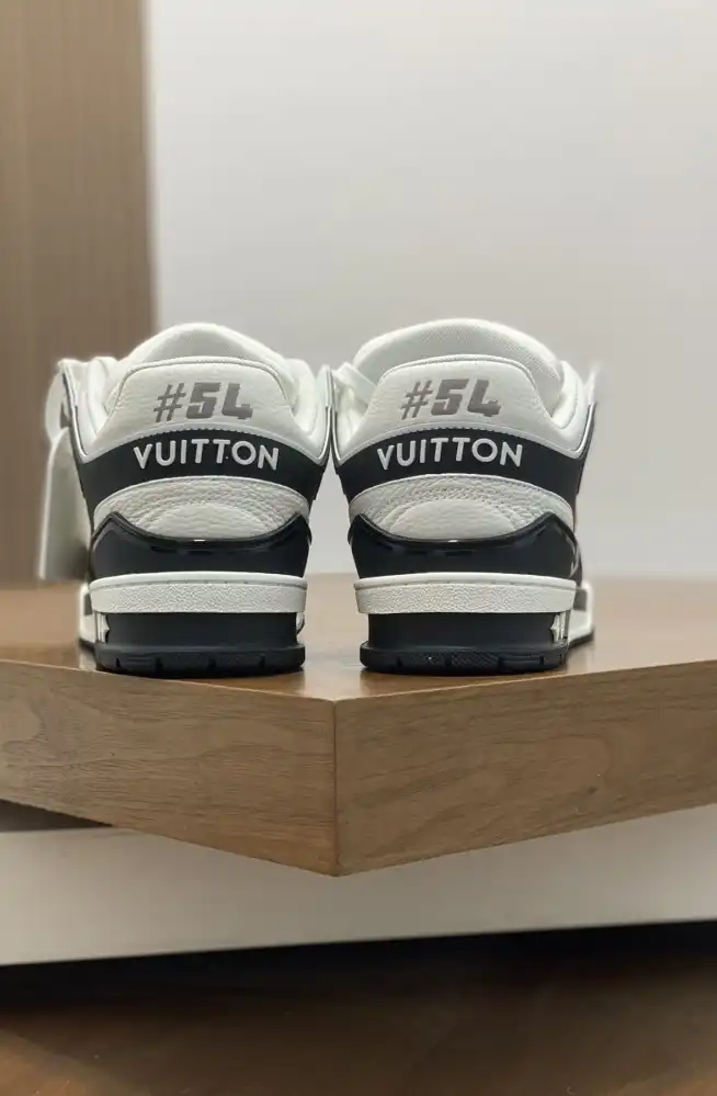 hype Louis Vuitton Sneakers