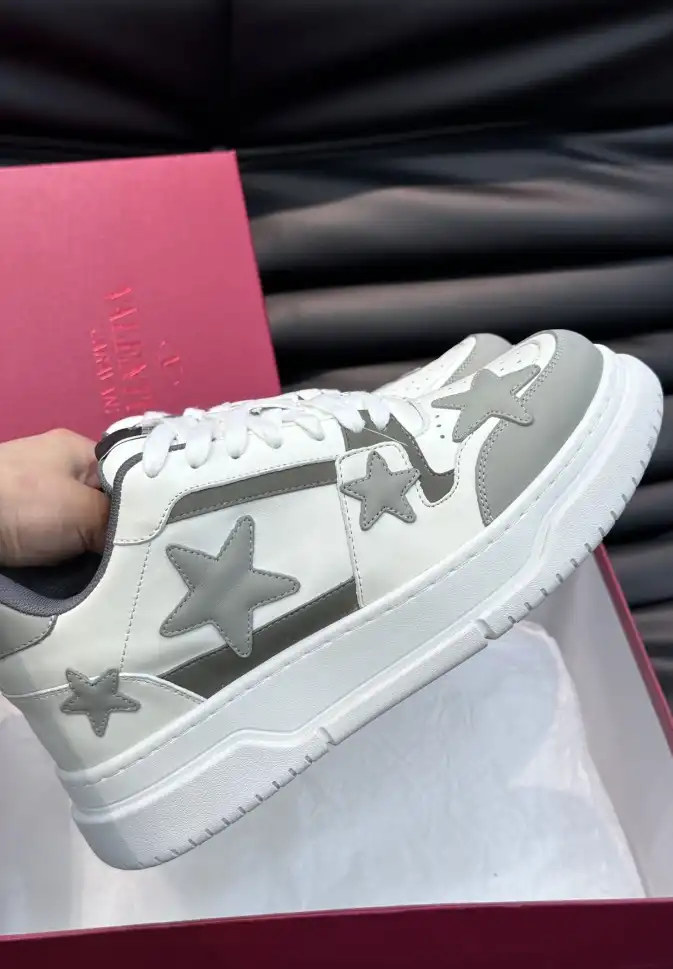 hype Valentino Sneakers