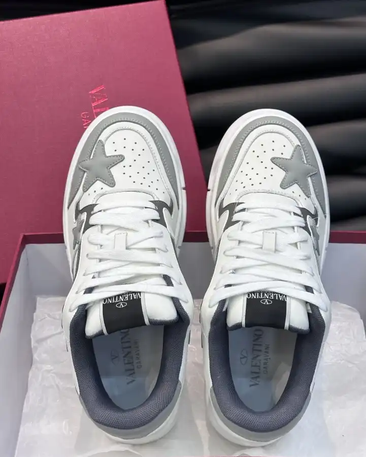 hype Valentino Sneakers